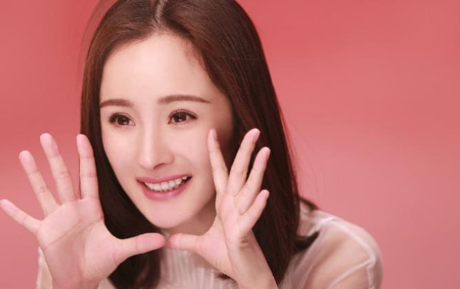 5岁小糯米近照变化大当街掀爸爸帽子调皮不输妈妈杨幂