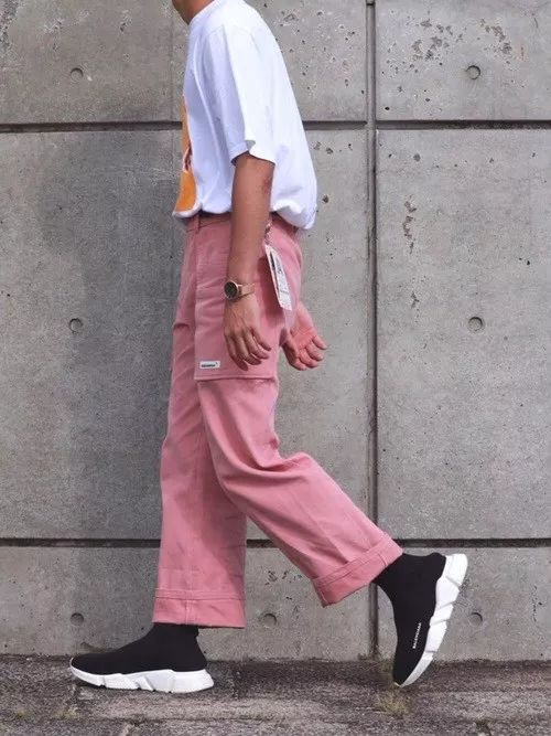 男生穿粉色你接受吗特别骚那种