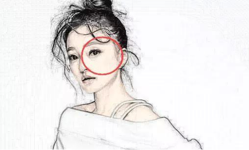 眼尾带钩:眼睛尾部,也就是上下眼皮交接的地方带钩的女人,表面看来对