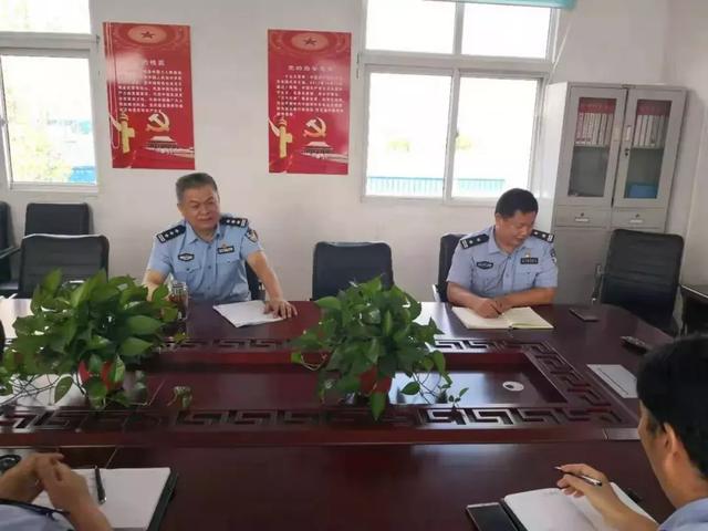 南阳市公安局党委委员交管支队长崔春晖深入社旗县督导大庆安保工作