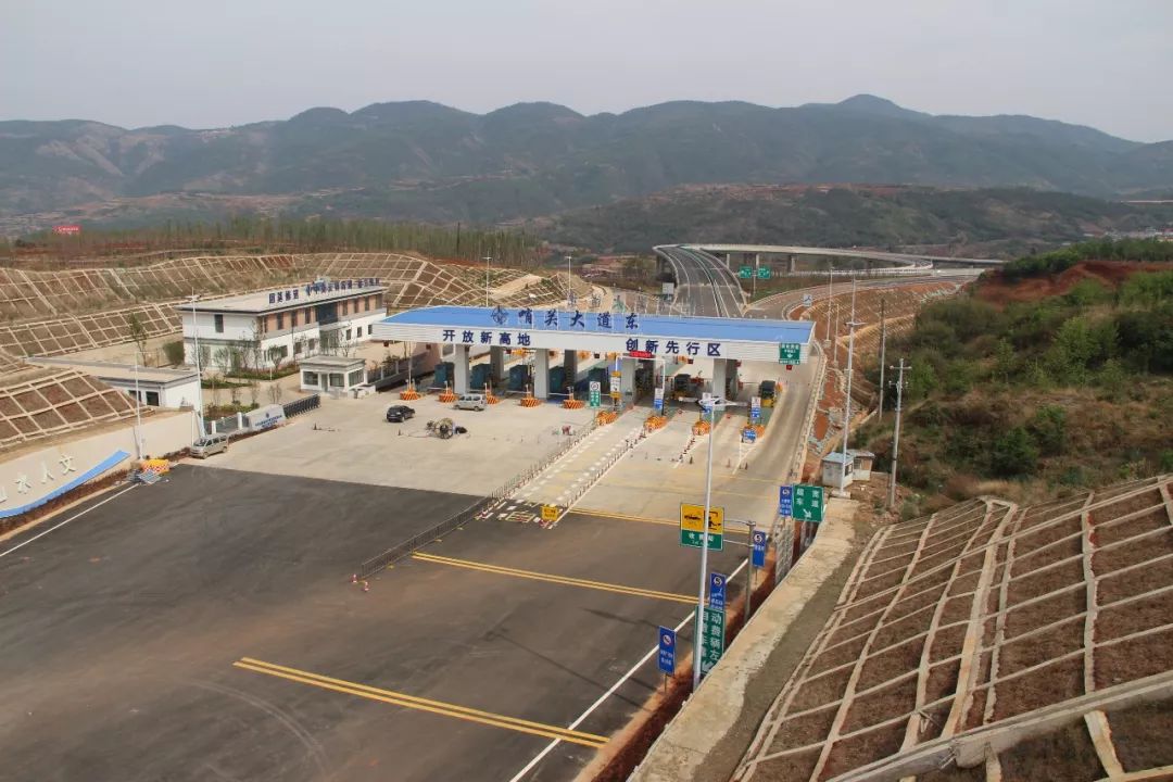 等地市民到长水国际机场昆明,曲靖,玉溪和昭通这也意味着小龙高速公路