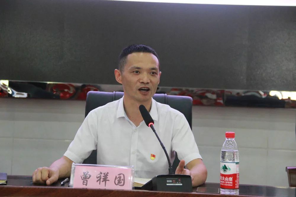 全镇中小学,幼儿园教师共160余人参加,太平镇党委书记曾祥国应邀出席.