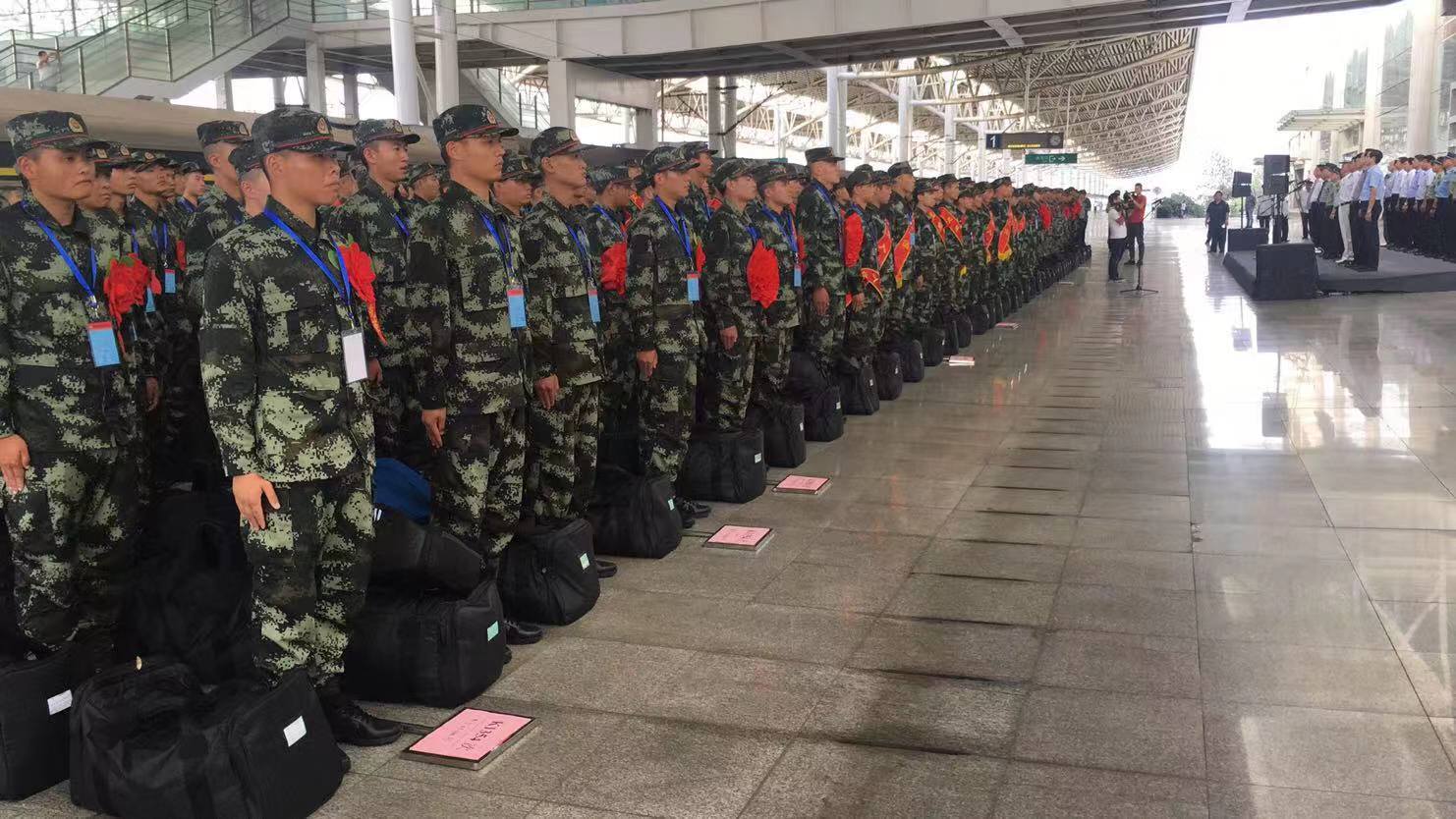 连云港:首批新兵奔赴军营_董春科