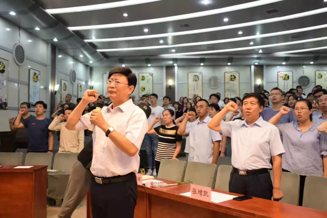 开滦一中举行庆祝教师节暨优秀教师表彰大会