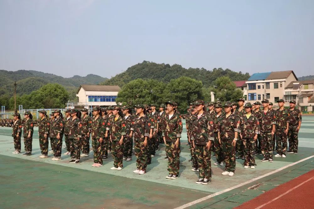 市示范性综合实践基地迎来了益阳师范学校及梓山湖中学初一学生的军训