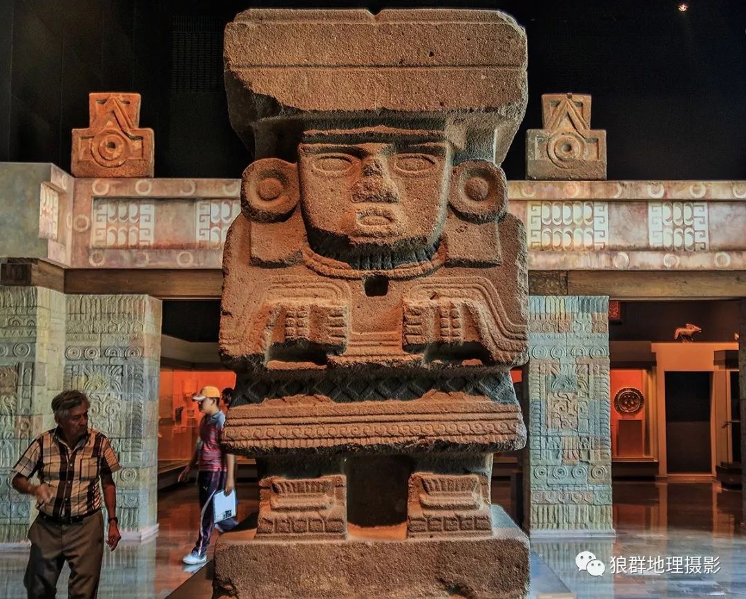 墨西哥国立人类学博物馆玛雅人雕塑,彰显独特文化,雕刻精细,巨大庄重