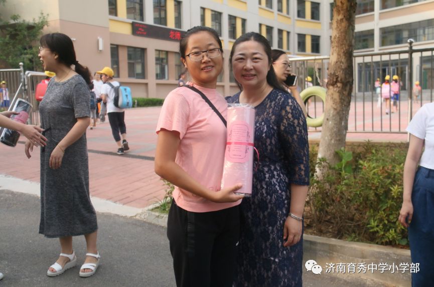 老师您好老师您辛苦啦济南育秀中学小学部庆祝第35个教师节活动