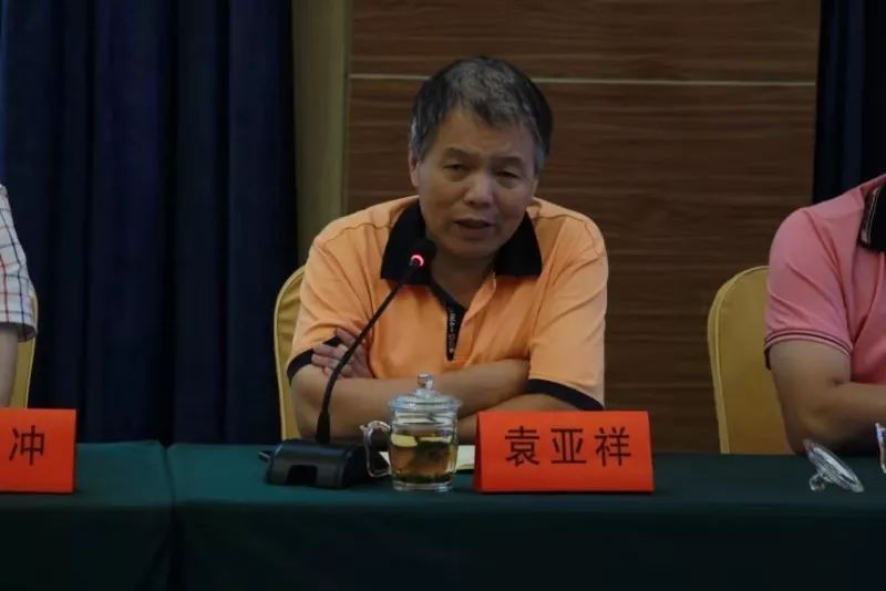 赵建信▲渭南市人民政府驻上海联络处主任丁宏武在下午举行的座谈会上