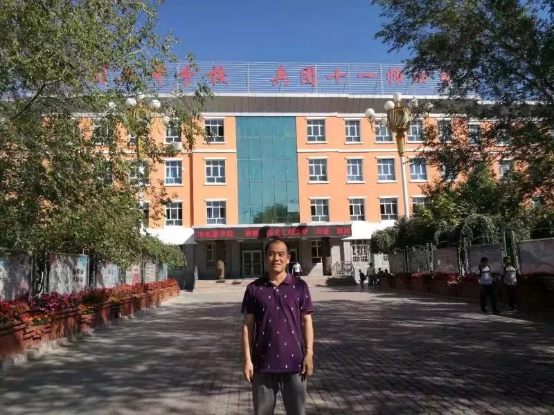 2019年8月,民族中学教师李捷远赴新疆生产建设兵团第十一师第四中学