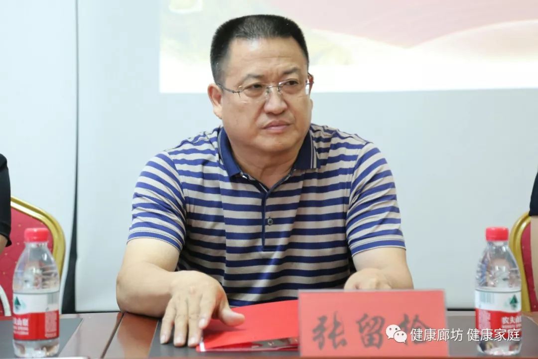 香河县人民政府副县长刘雪艳致辞,她肯定了香河县医疗卫生事业发展的
