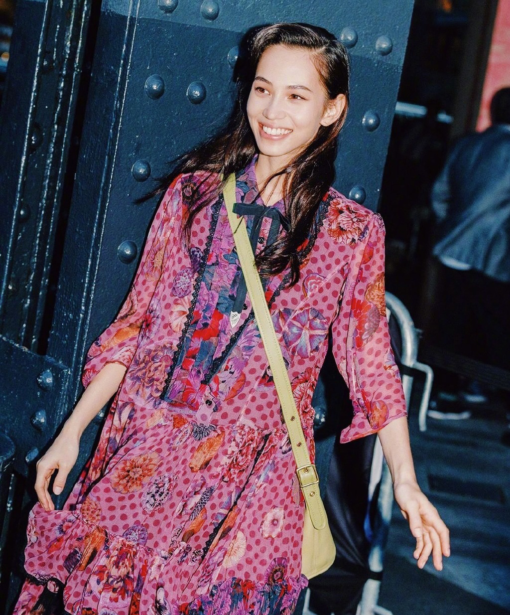 水原希子现身时装周身着一袭碎花裙美呆宛如灵动的可爱精灵