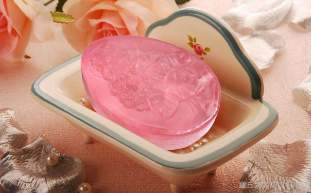8,天蝎座天蝎座的专属温馨手工皂是一款粉色的粉水晶香皂.