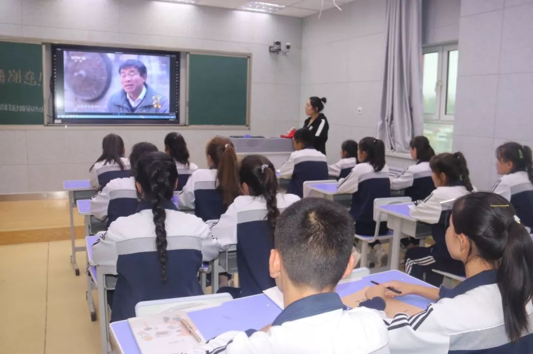 "情暖新源9月学校主题团日活动_新源县