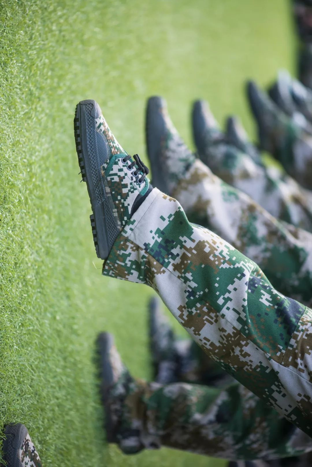 迷彩色的zjuters集合完毕,请检阅!_军训