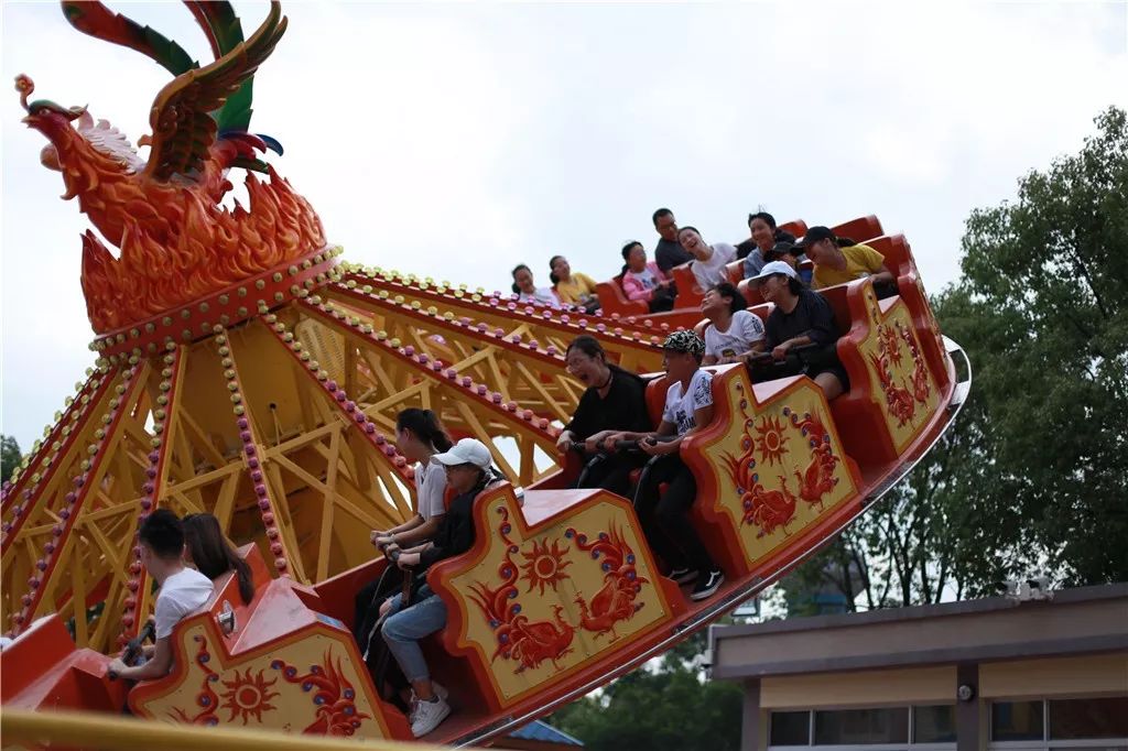 更有40多项游乐项目一票通玩中秋出游,就来温州乐园微信优惠购票加入