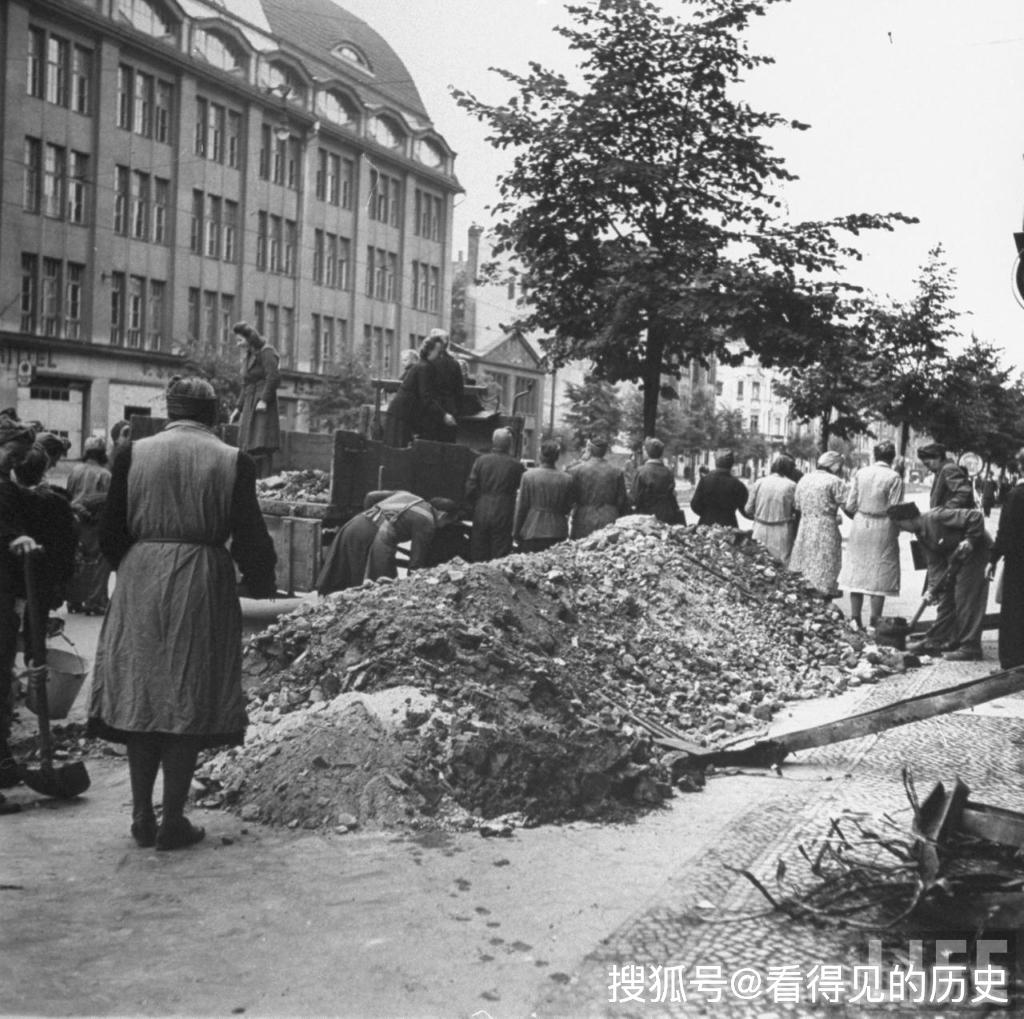 原创二战后的德国柏林城市成了一片废墟惨不忍睹