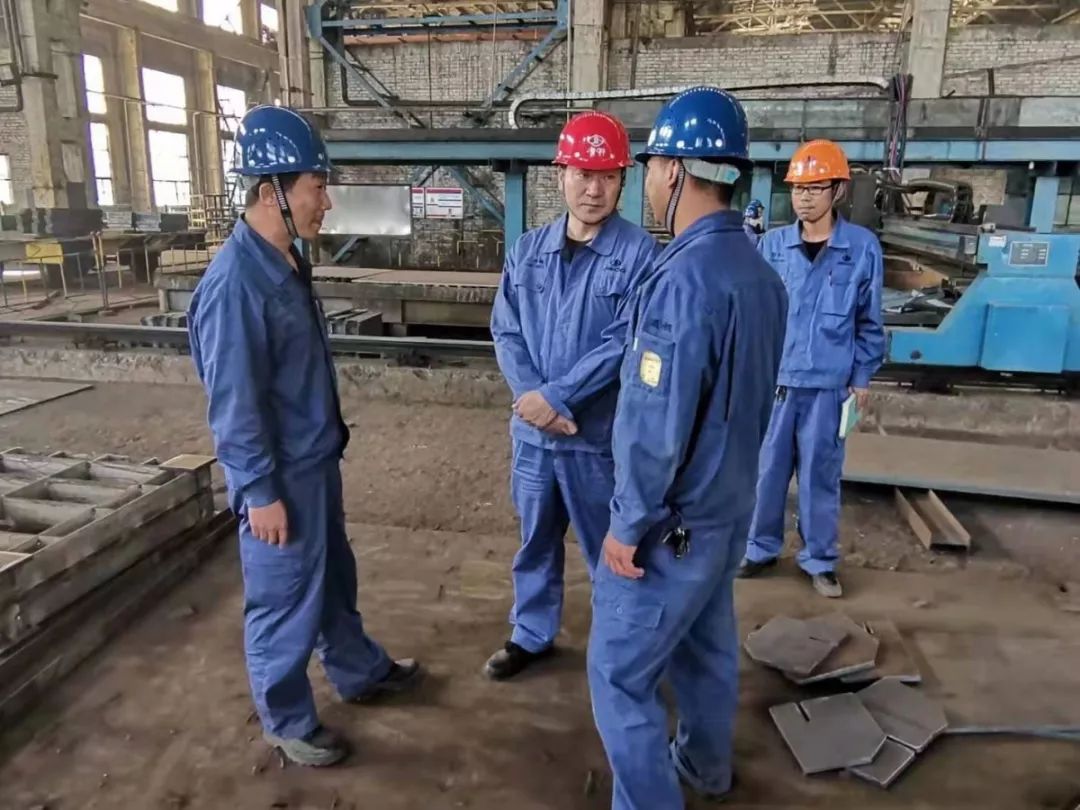 酒钢集团西部重工公司董事长总经理孔祥锐带领相关人员进行中秋节国庆