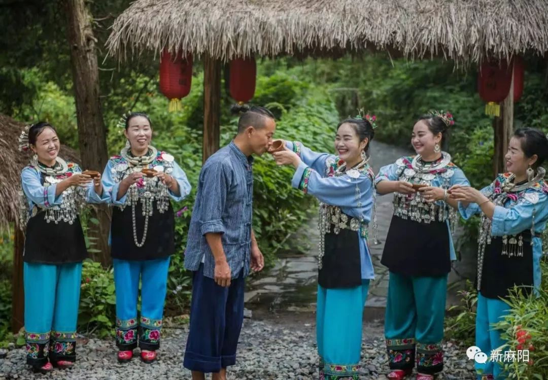 那个叫霞飞云果园的休闲农庄你在麻阳火了