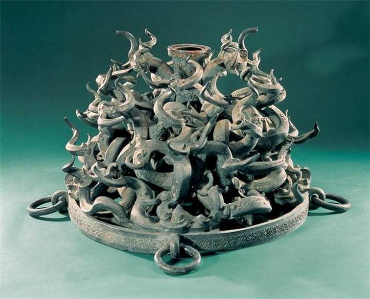 曾侯乙墓出土建鼓,专家在远在千里的画像石中,找到演奏的答案