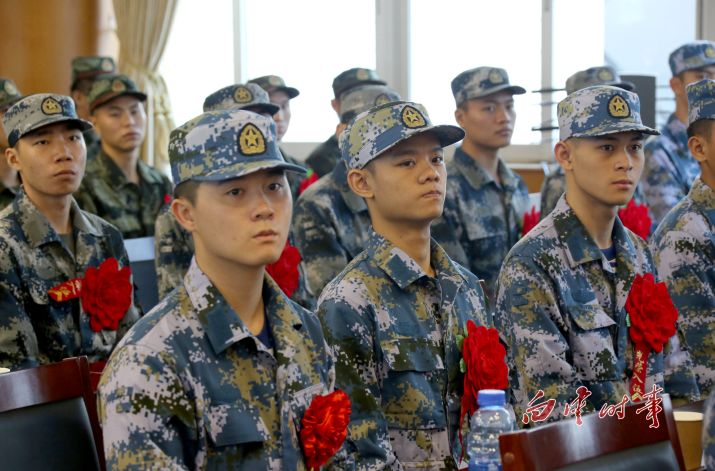 好男儿当兵去290名白云青年光荣入伍