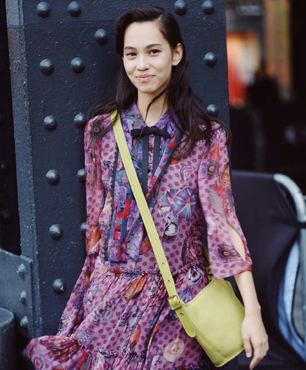 水原希子现身时装周身着一袭碎花裙美呆宛如灵动的可爱精灵