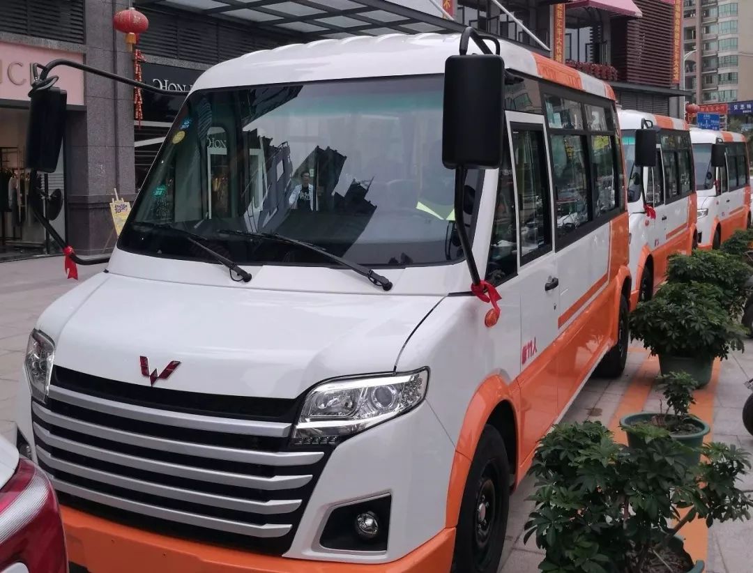 五菱村村通客车架起乡村振兴桥梁