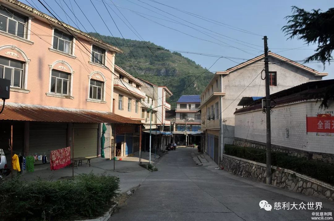 慈利县苗市中学位于慈利县苗市镇,是一所普通的乡镇初级中学,现有学生