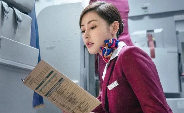 原创中国机长未播先火主演全是娱乐圈大咖女主颜值爆表