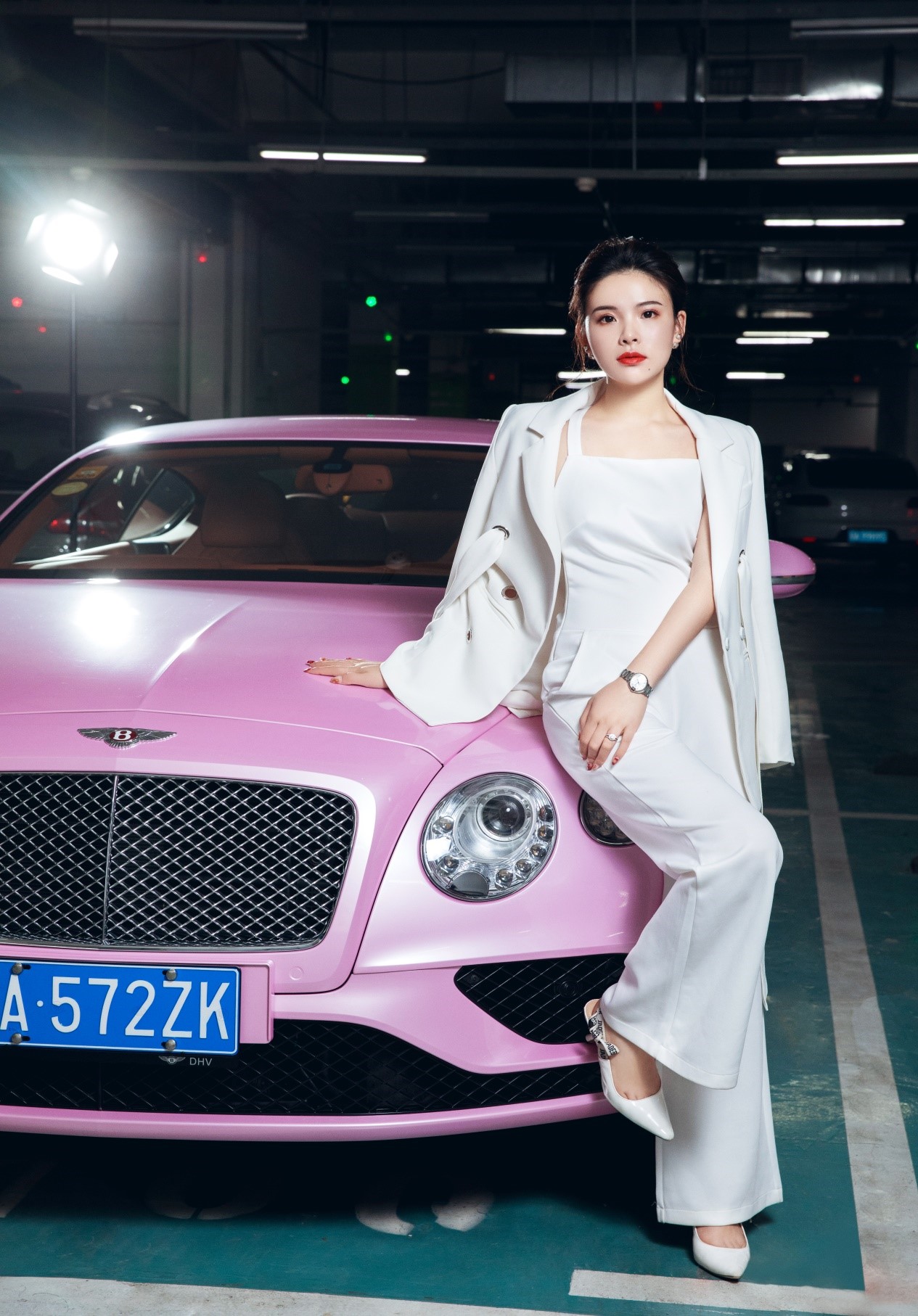 宝妈负债创业2年拿下5台豪车带领10万人创业逆袭独立的女人不得了