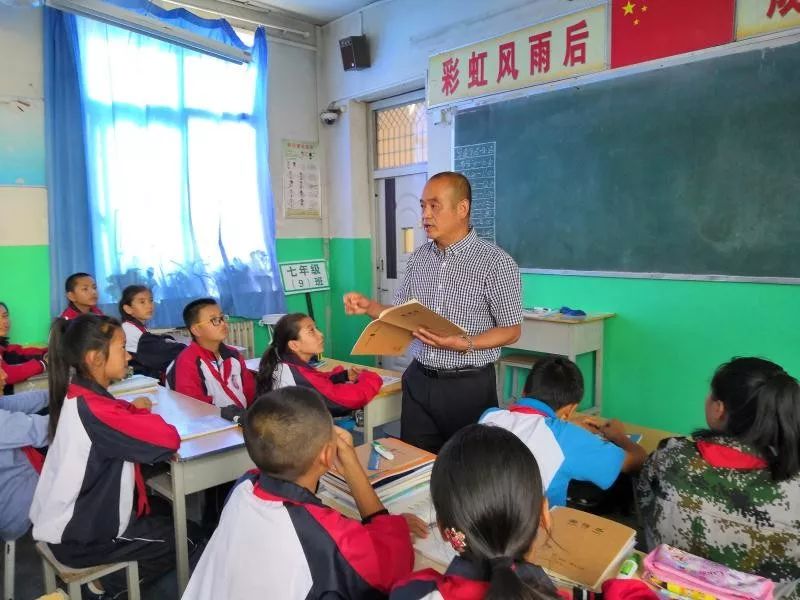 陈忠明老师在阿克苏本学期我校陈忠明老师,朱云峰老师和顾永伟老师