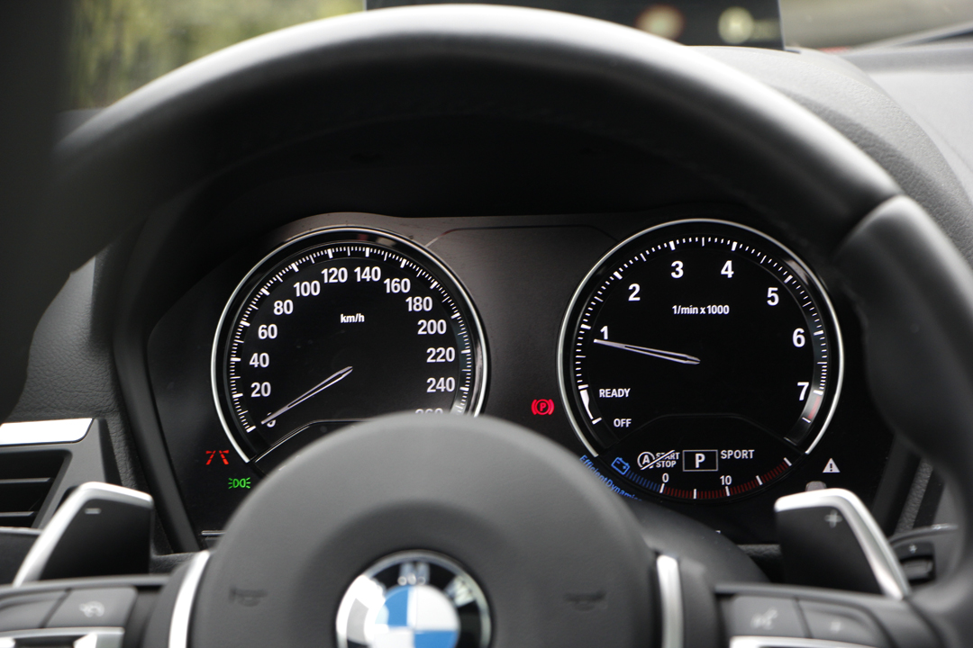 小钢炮的气质试驾2019款宝马120i三厢版