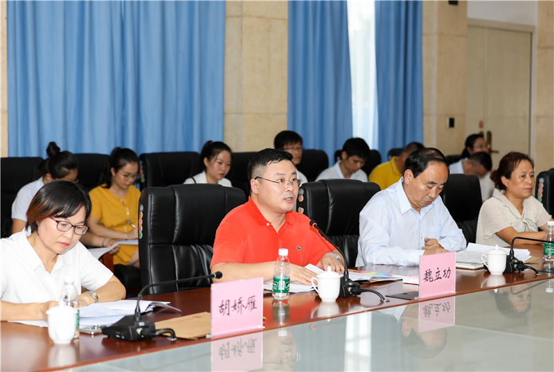 会议听取了近年来陵水县教育工作情况汇报,魏立功,张勇,陈聂图,贾兴丽