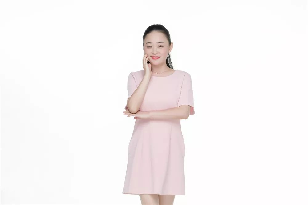 陪伴钱 群执着呼唤 点亮青春钱 敏精心呵护 静待花开凌梅芳细致入微