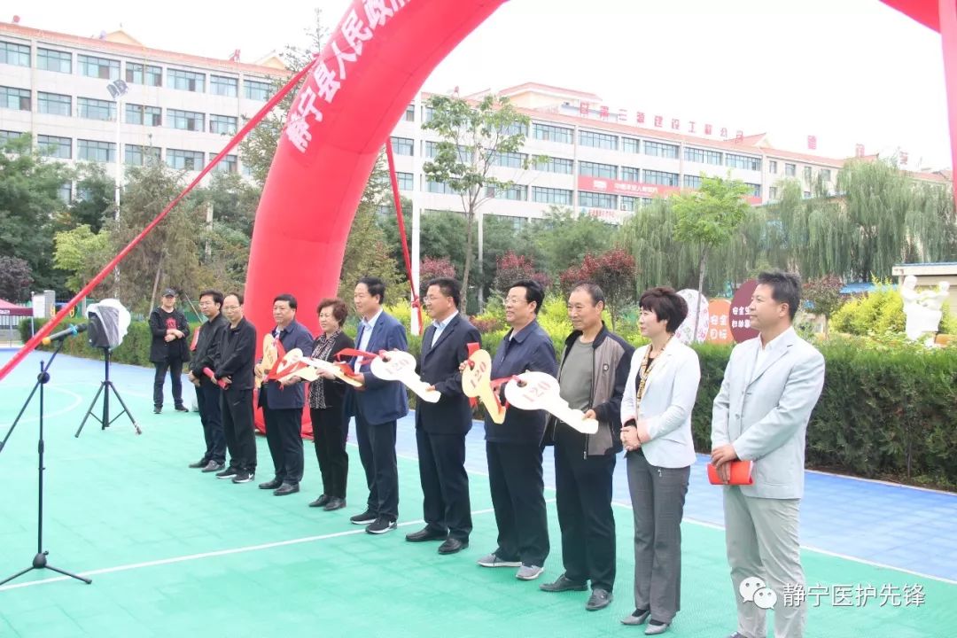 发放仪式由县委常委,宣传部长吕锦鸿主持,副县长席鹏举代表县委,县长