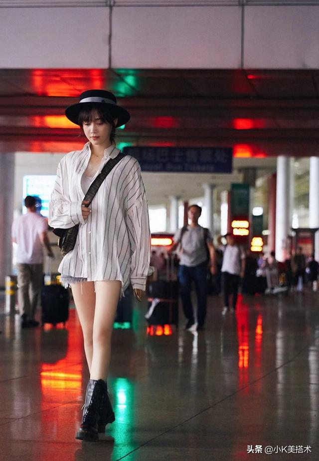 储时郑湫泓现身机场条纹衬衫搭短裤时髦减龄哪像29岁