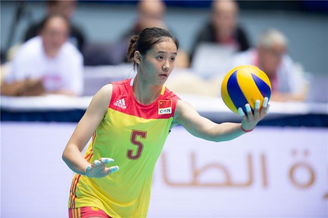 女排17岁暴力二传蹿红,天赋比丁霞更高?1绝技世少赛第二_张可凡