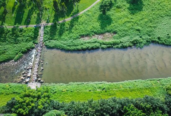 福田区有深圳河,福田河,新洲河等10条河流,11个人工湖,4座水库,随着