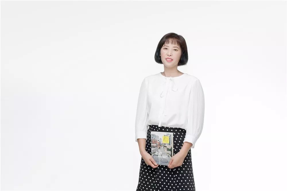 陪伴钱 群执着呼唤 点亮青春钱 敏精心呵护 静待花开凌梅芳细致入微