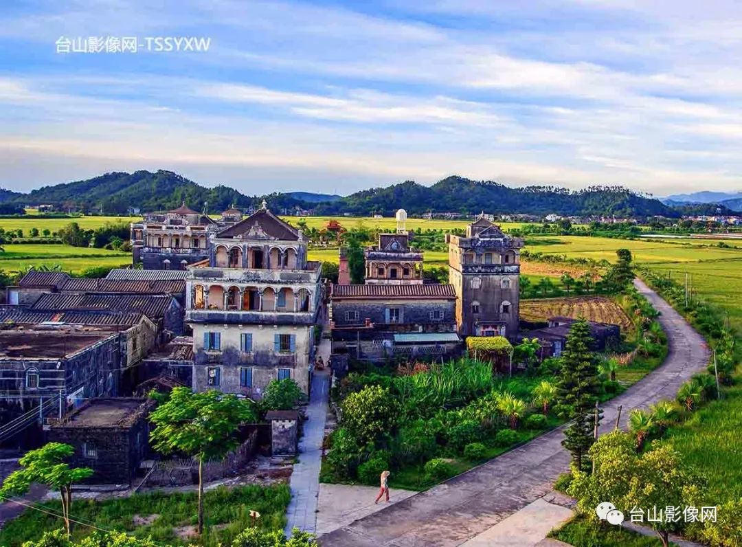 邱真全《特色村庄》翁新明《古朴的上泽圩》何永龙《田园美景》李彦雨