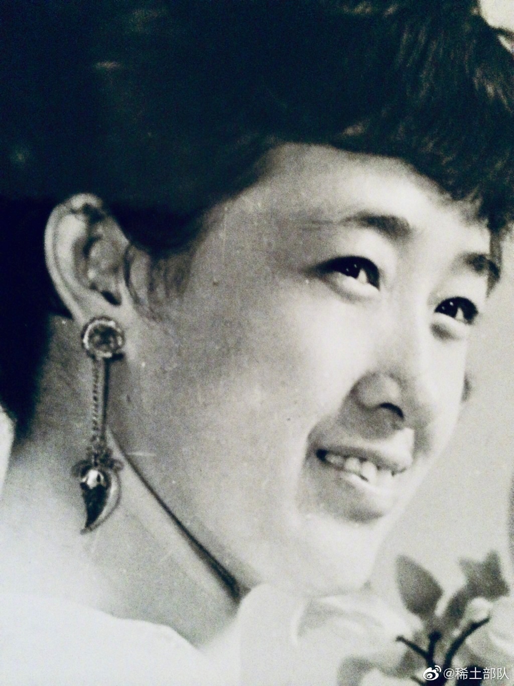 章子怡晒姥姥年轻照片气质卓尔不凡不愧是名门之后