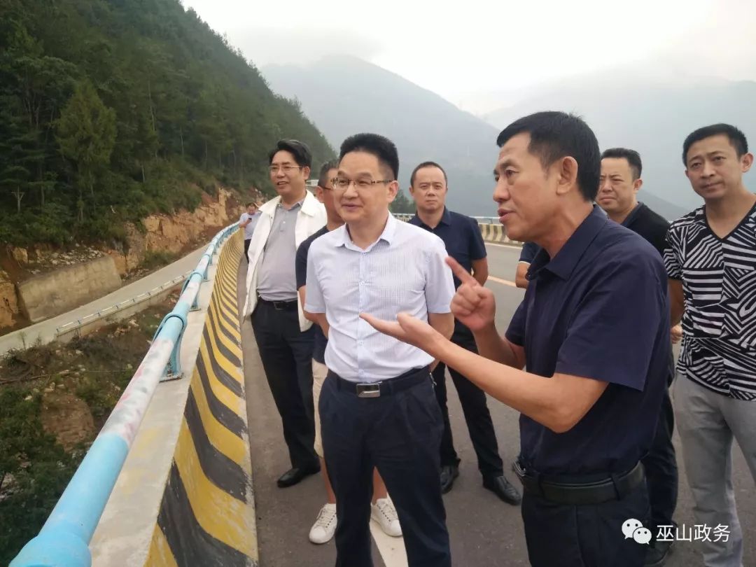 王大昆一行先后调研了弃土场回填,污水处理厂及中医院摩天岭分院建设