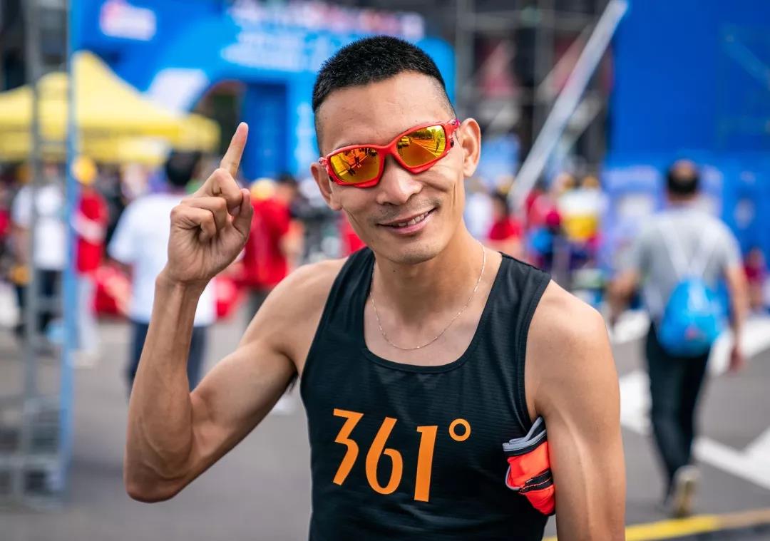 对于国内的马拉松跑者来说,李子成无疑是一个响当当