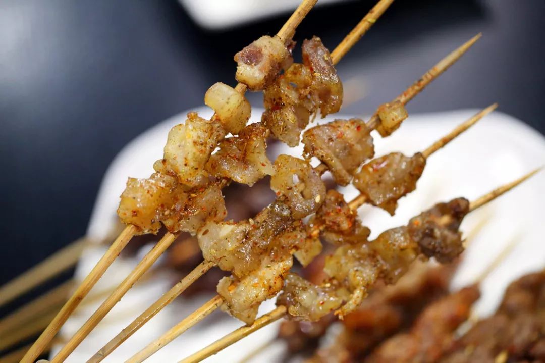 搬这里了!门头沟东华路火了20年的砂锅和10多年的烤串!中午还打折!