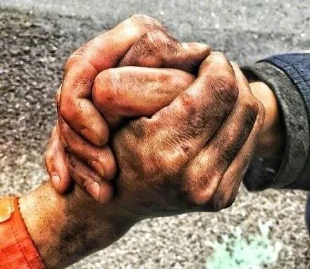兄弟,这次换成我们并肩作战了.