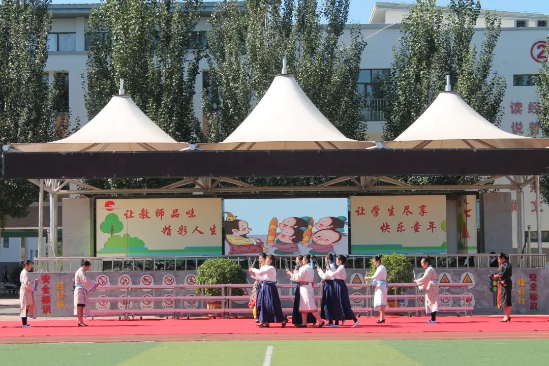 教育新闻致敬七十载光辉历程书写新时代教育华章乌兰浩特市中小学英语