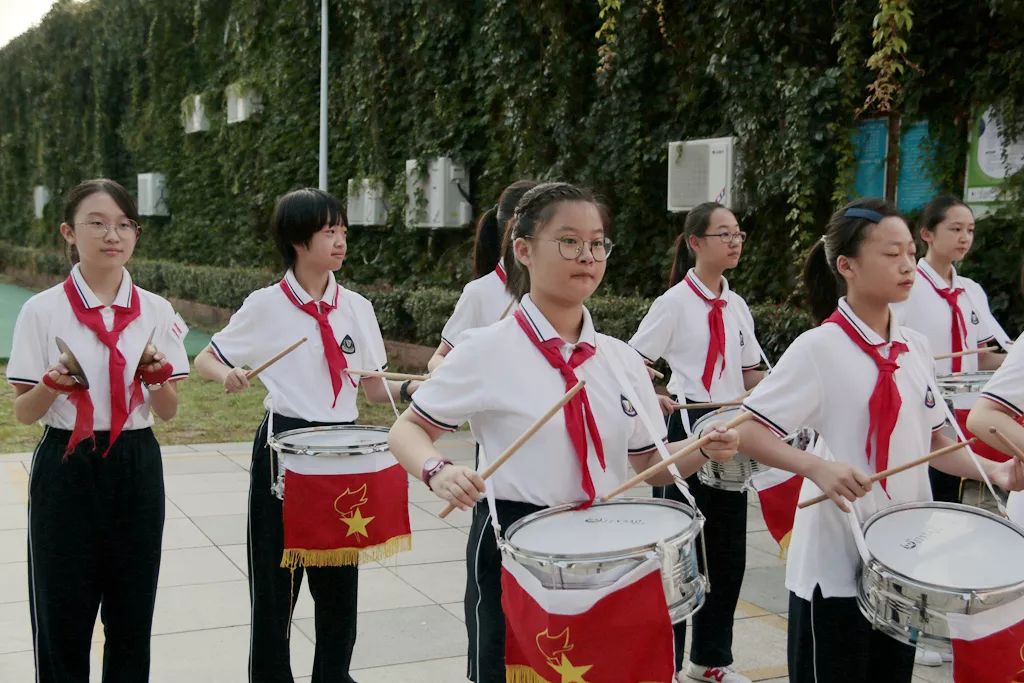 因为有您,心存感激 ——甘泉外国语中学庆祝第35个教师节活动