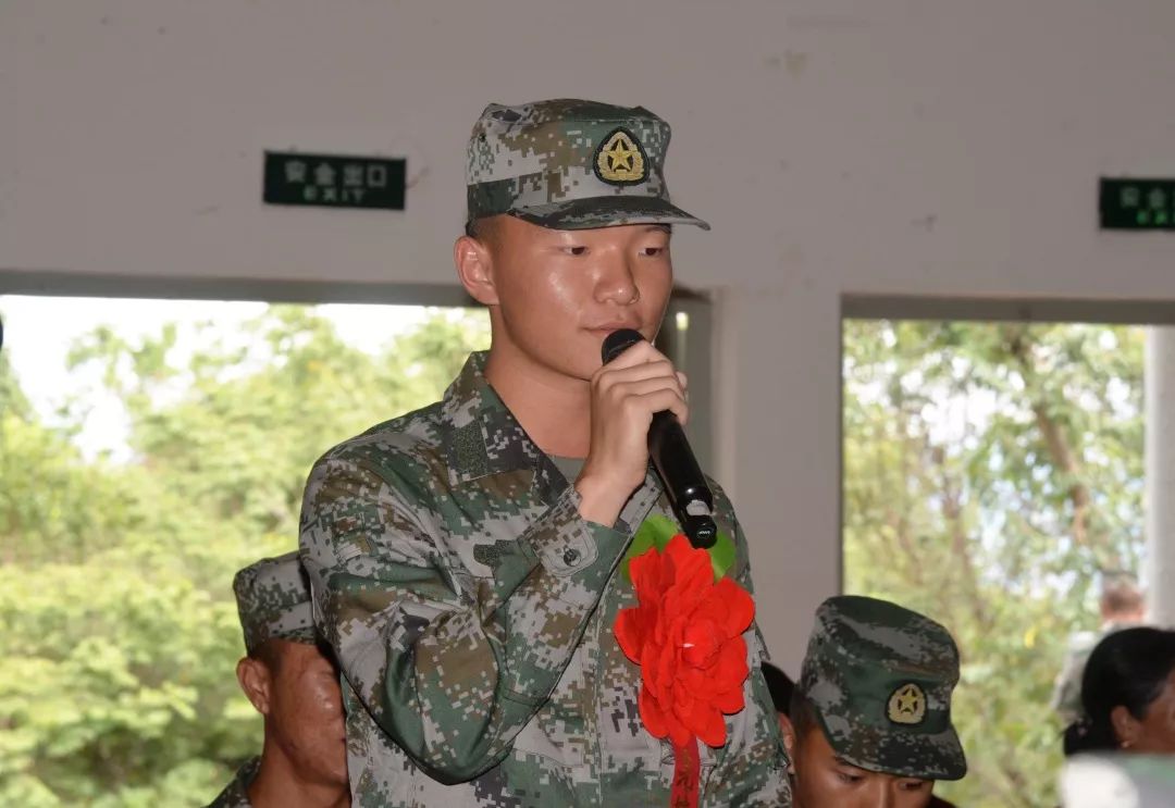 热血青春逐梦军营我校举行2019新入伍战士欢送会