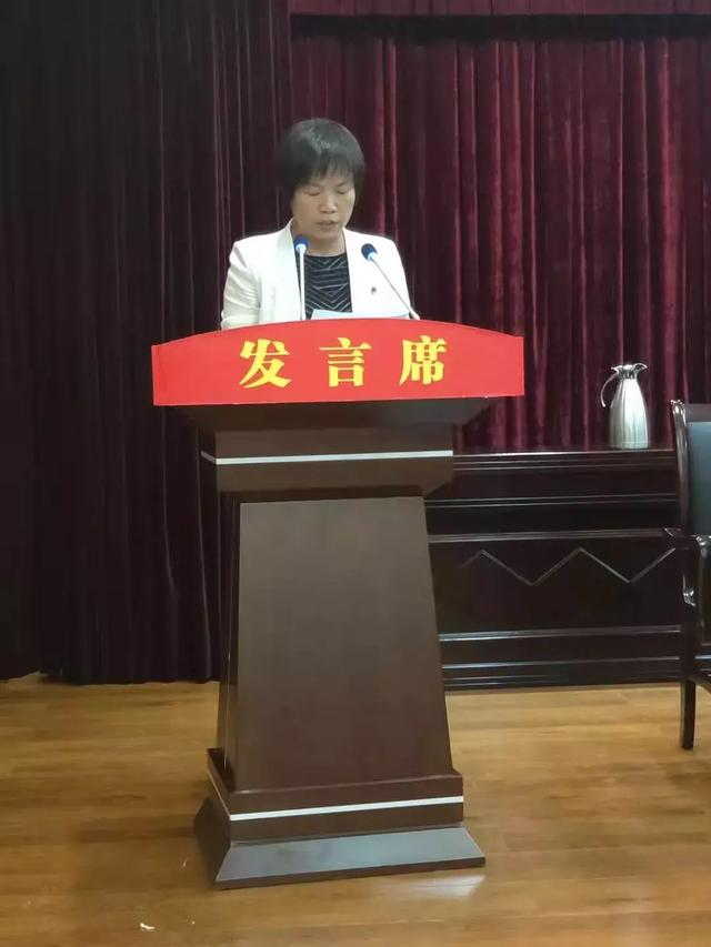 市政府党组成员,教体局局长李莉,市一高中校长段红琴,市财政局局长熊
