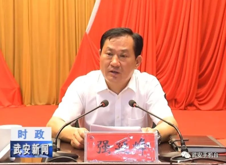 市长强延峰强调,要站在"战略性,基础性,全局性"的高度,把教育的事看大