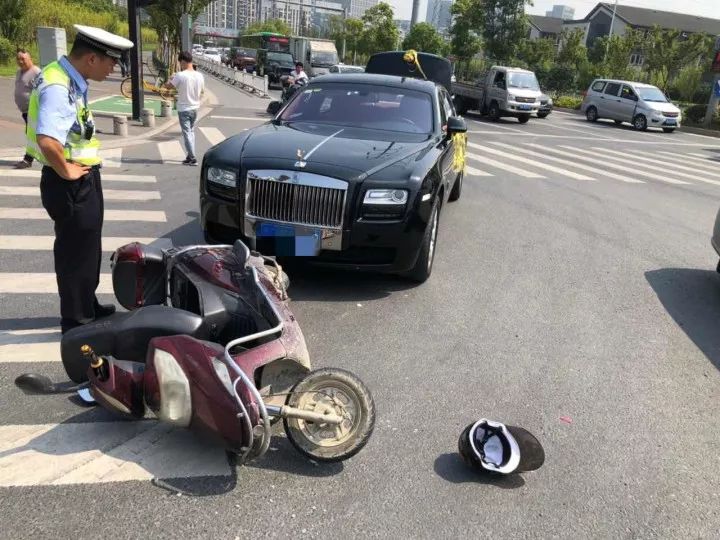 电动车车祸 真实图片